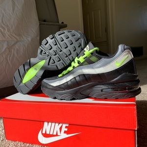 Nike Air Max ‘95 (GS) Size 5Y/6.5 Women’s